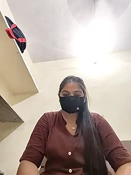 ravinaa5 live cam on StripChat