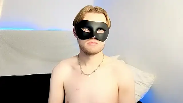 plokoon_ live cam on StripChat