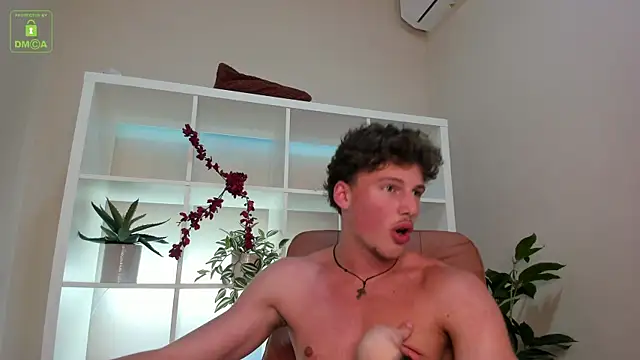 Tomm_Jeremmy live cam on StripChat