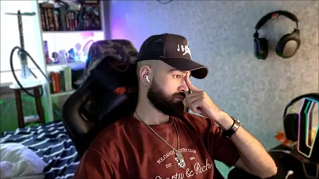 _Serious_Man webcam