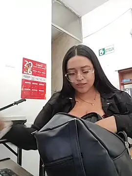 Mia_Risky-1 live cam on StripChat