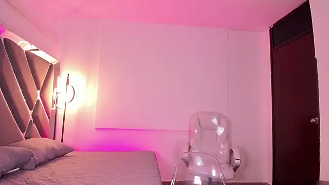 AmaraLewis live cam on StripChat