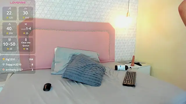 Victoriamoreti live cam on StripChat