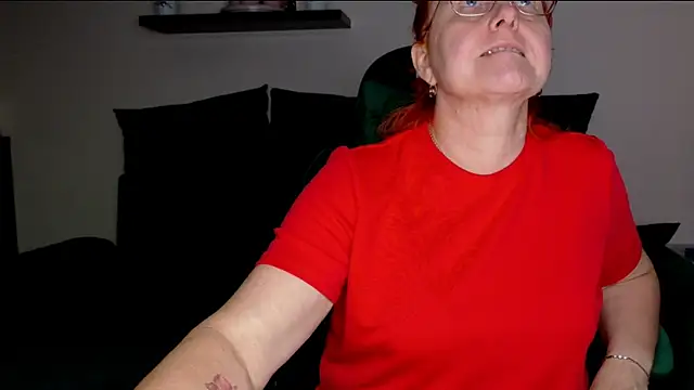 JoannaAndNeighbour live cam on StripChat