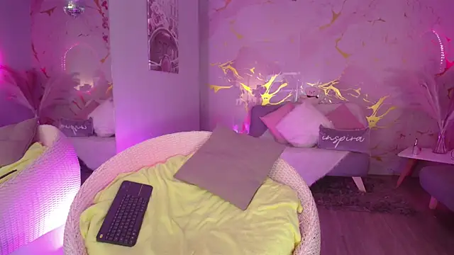 Dolce_violet live cam on StripChat