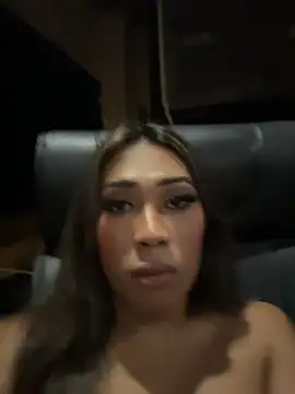 hugecock_tamira webcam