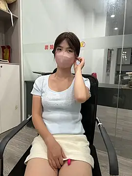gougou13 live sex cam