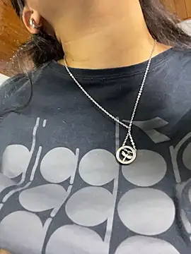 SWEETLILY18 webcam