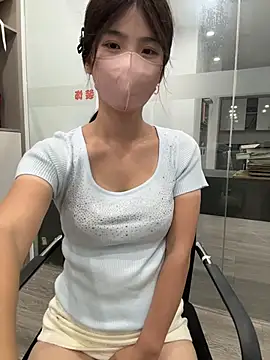 gougou13 live cam on StripChat