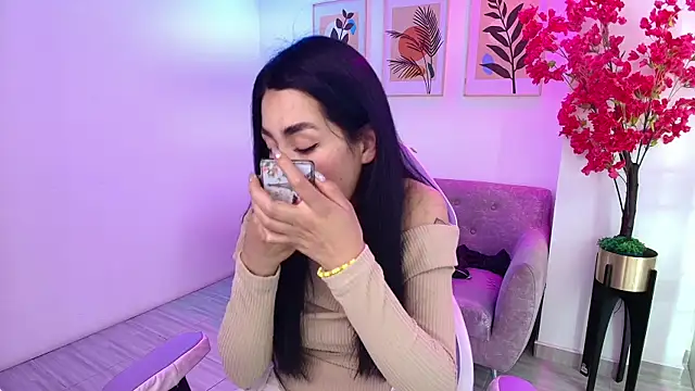 Rainy_doll live cam on StripChat