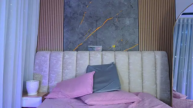 mia_scot webcam