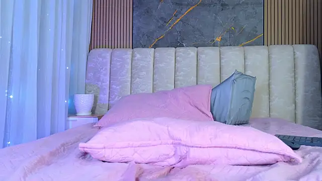 mia_scot webcam