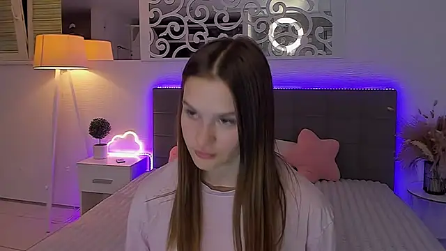 LuisaClover live cam on StripChat