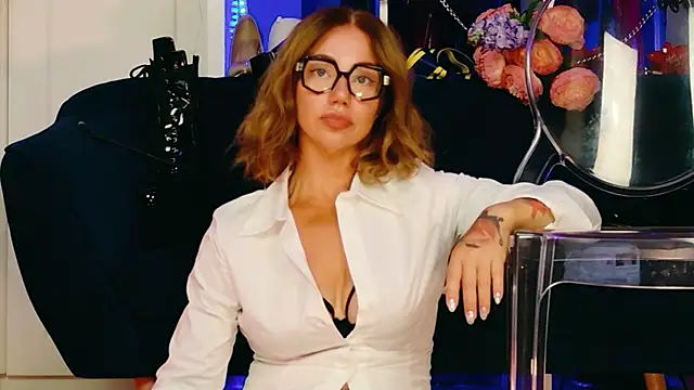 Ella__Kross webcam