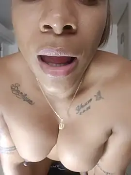 KarinRoss webcam