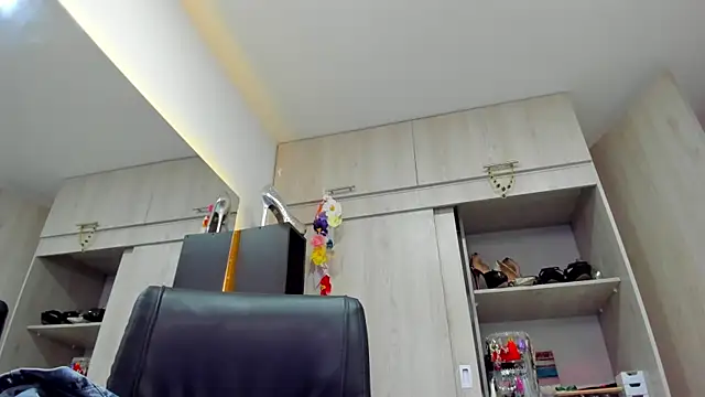 BellaFlaming webcam