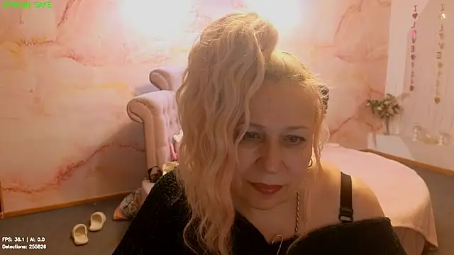 Penelope_Pinky live cam on StripChat
