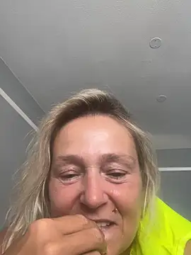 Blondnboujee53 webcam