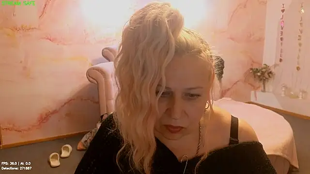 Penelope_Pinky webcam