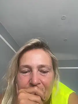 Blondnboujee53 webcam