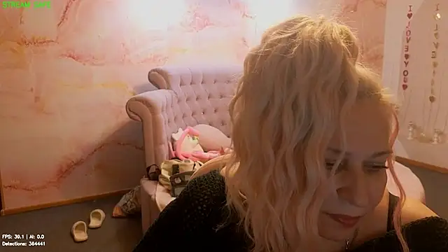 Penelope_Pinky webcam