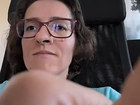 Hairy_horny_mommy webcam