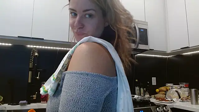 HazelSkyesChat webcam