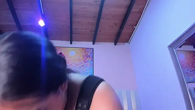 nina_glow webcam