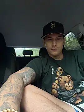 SexxxySquirterStev777 webcam