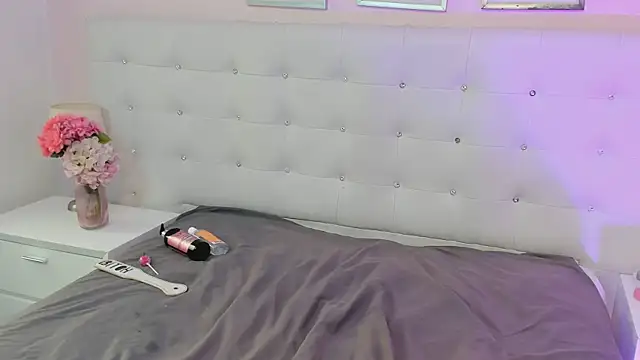 HollyBloom_ live cam on StripChat