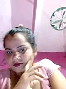 Hotpoojapal365 webcam