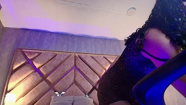 TamaraaHoney live cam on StripChat