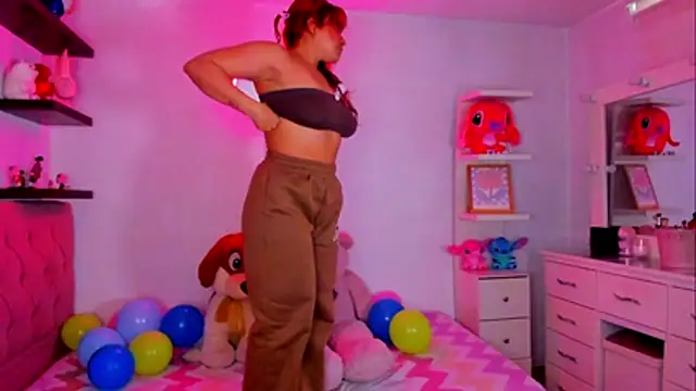 Vannessa__Shy live cam on StripChat