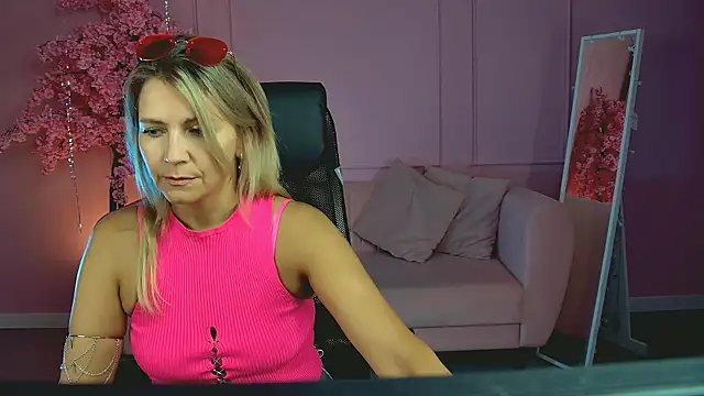 NicoleHitman webcam
