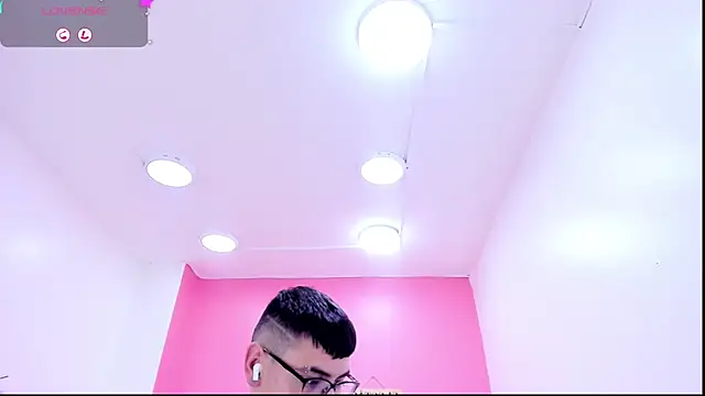 Alexx_bigcockk live cam on StripChat