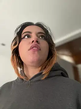 NikkiNix webcam