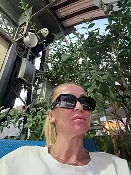 Nolly_moniika__ webcam