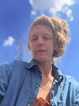 GoldenFlameGoddess webcam