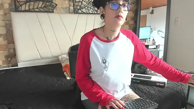 Eva-hall live cam on StripChat