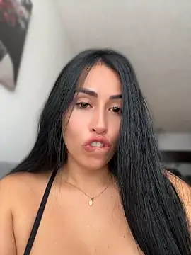 areviklusine1 live cam on StripChat