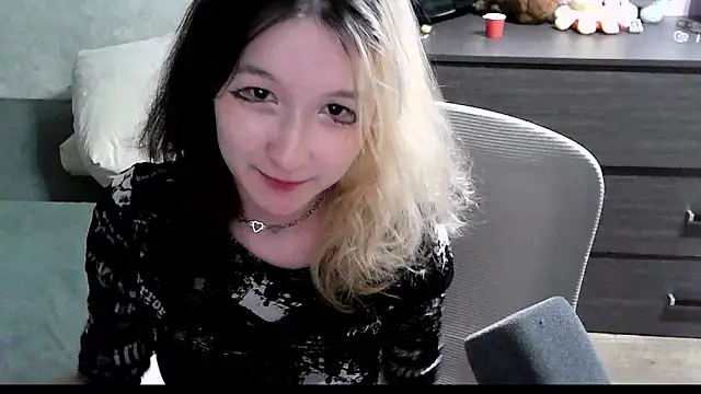 Lilfain_baby live cam on StripChat