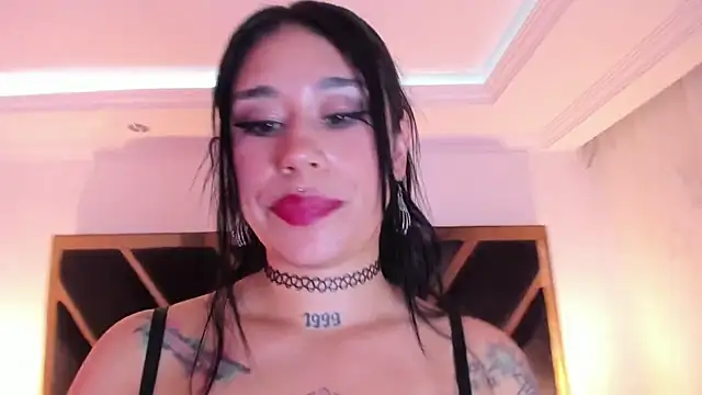 SusanVilla live cam on StripChat