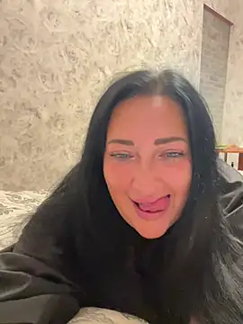 ksuha11 live cam on StripChat