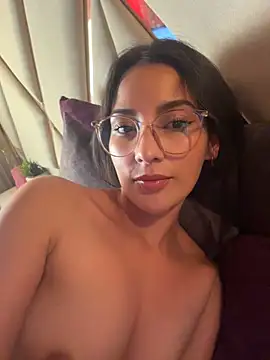 SaraSeduce7 live cam on StripChat