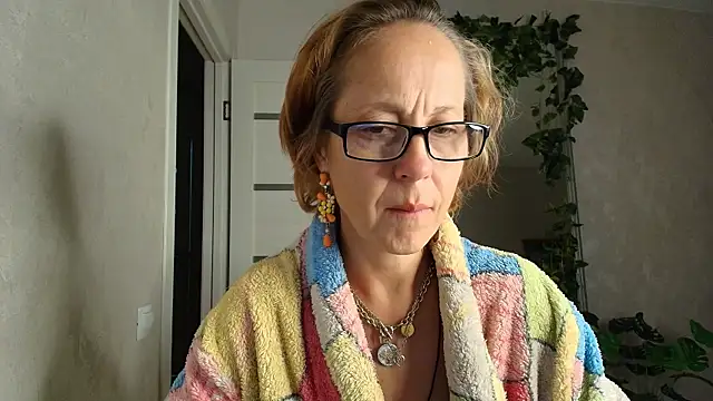 LioraWeiss live cam on StripChat