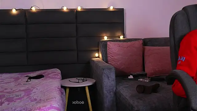 kathieandpovcock1 webcam