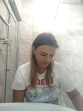 KrissSexi live cam on StripChat