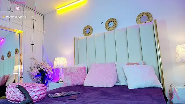 MiaDiamont webcam