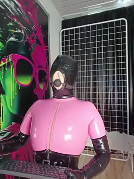 LatexDevil_Blondie webcam