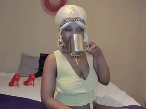 AfricanSquirtingQueen webcam